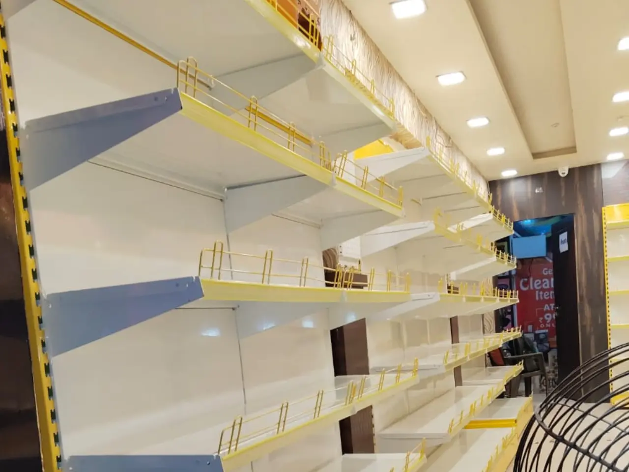 945506141_Retail racks  installation danapur, bihar2.webp